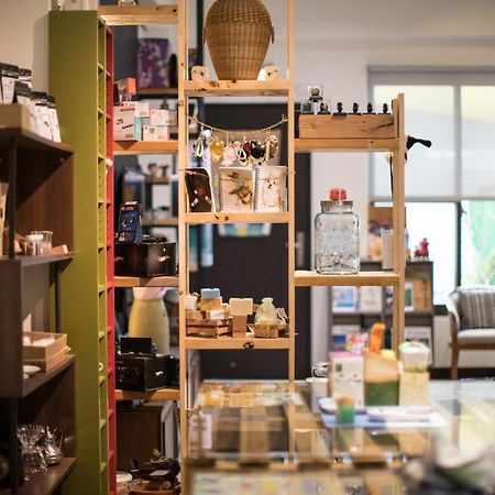 黑琵軼棧湖濱旅宿 K&B Happy Hostel Tainan Eksteriør billede