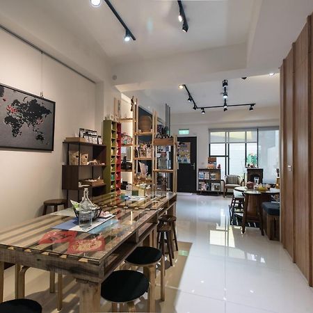 黑琵軼棧湖濱旅宿 K&B Happy Hostel Tainan Eksteriør billede
