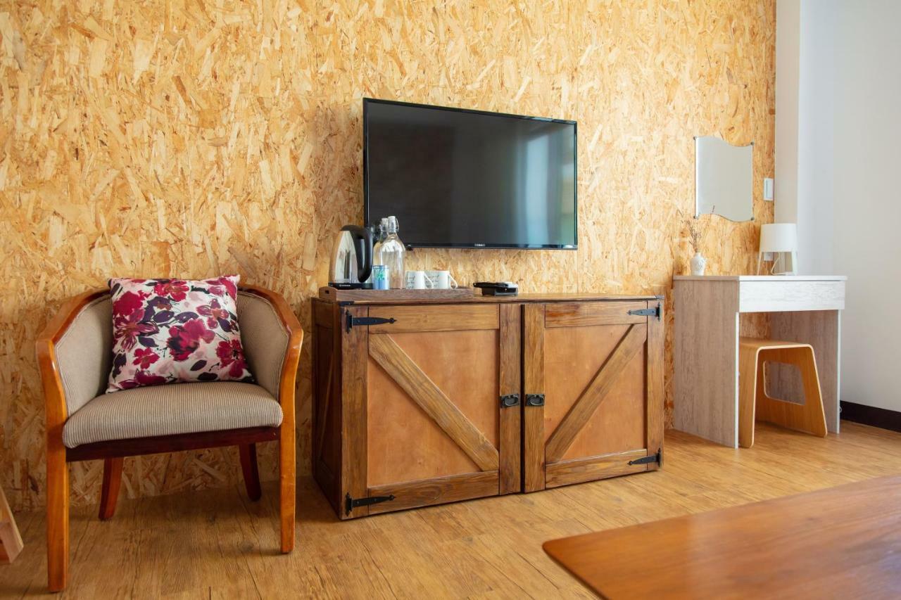 黑琵軼棧湖濱旅宿 K&B Happy Hostel Tainan Eksteriør billede